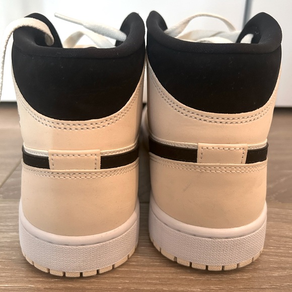 Air Jordan 1 Mid Barely Orange - Picture 10 of 10